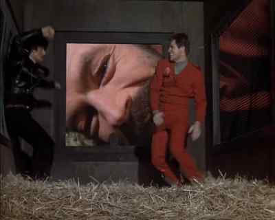 [ Joey ]
Now hit him!
Come on! Come on! - Land of the Giants