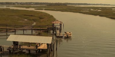John, hurry up. Come on, come on, come on. - Outer Banks