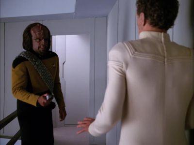 John, listen to me. - Star Trek: The Next Generation