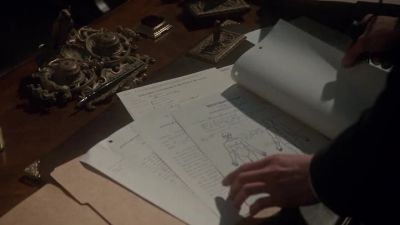 John, look at this. - Murdoch Mysteries
