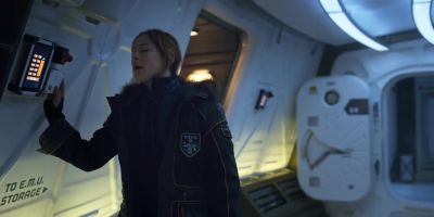 [John over intercom]
Penny, we're gonna burn out the motor. - Lost in Space