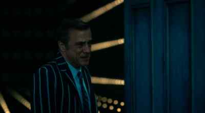 JOHN: Sophie,
will you get the door, please? - The Portable Door