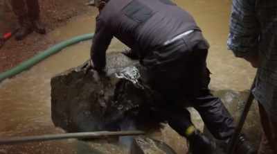 ‐ ...John and the team begin
to remove the rocks - Lost Gold of World War II