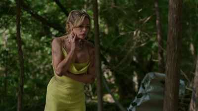 [Joli] It hurts,
but it's not worse. - Hunting Housewives