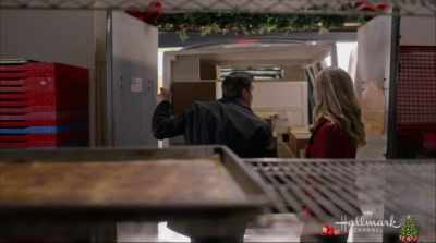[JOLLY MUSIC PLAYING] - Christmas in Love