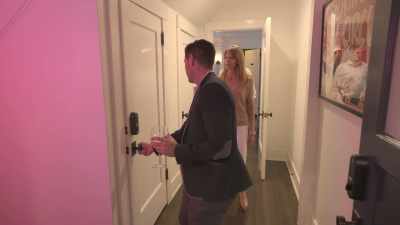 [Jon] Okay, so I want you guys to see
something super special. - Buying Beverly Hills