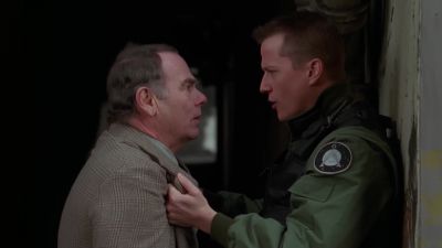 - Jonas, what are you doing here?
- You're being followed. - Stargate SG-1