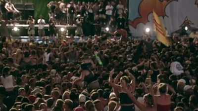 JONATHAN: It gets me pissed off,
you see I'm swelling up - Woodstock 99: Peace Love and Rage
