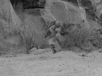 Jonesy, be sure you
camouflage that 75. - Fixed Bayonets!