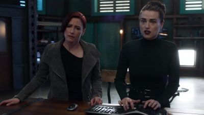 [J'onn J'onzz] Nothing I can do
is stopping it. - Supergirl
