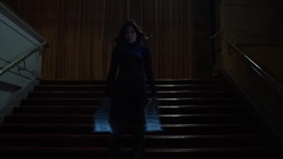 J'onn, lead her
away from the civilians. - Supergirl