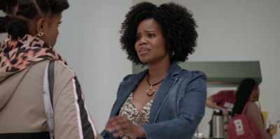 - Jordan and I broke up.
- Simone, I am so sorry. - All American: Homecoming