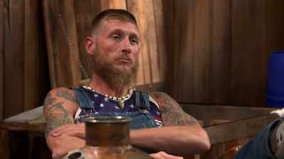 Joshy, you're going in second. - Moonshiners: Master Distiller