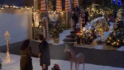♪ Joy to the world ♪ - The Santa Stakeout