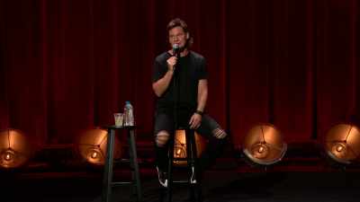 - „Jsi chudej?“
- „Jo, jsem chudej!" - Theo Von: Regular People