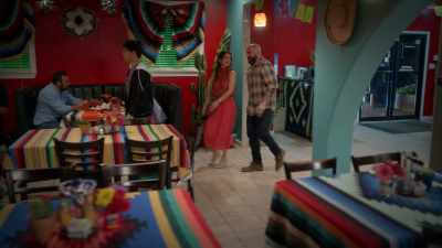 JUAN CARLOS:
Oh, I hope you like this place. - Ultra Violet & Black Scorpion