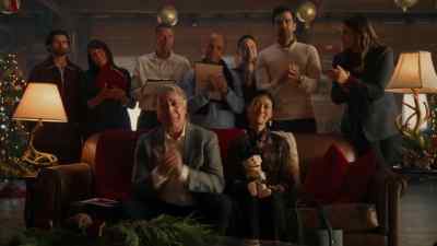 (judges clapping)
(uplifting music) - The Santa Class