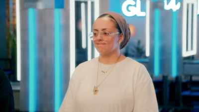 -Judges, I'm sure you want a closer look.
-[both] Yes. - Glow Up: Britain's Next Make-Up Star