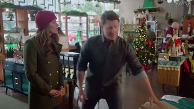 Jules, could you do me a solid
and handle the shop for a few minutes? - Bringing Christmas Home