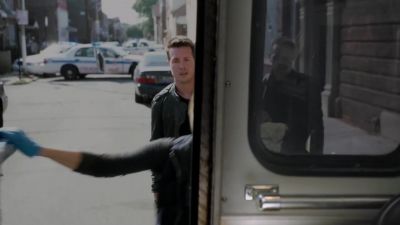 - Jules, look at me. - Chicago P.D.