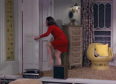 JULIA LOUIS-DREYFUS:
There was no other show - Being Mary Tyler Moore