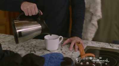 Julia went home early to work on
her article, and Skye just left. - Amazing Winter Romance