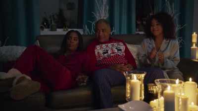 [Julian beating his chest] - Merry Liddle Christmas