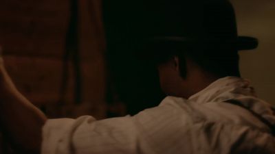 JULIAN: Hurry. - The Vampire Diaries