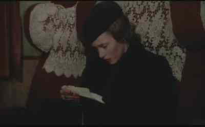 [Julia's Voice]
Open this box, and wear the hat. - Julia