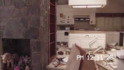 (JULIE SCREAMING) - Paranormal Activity 3