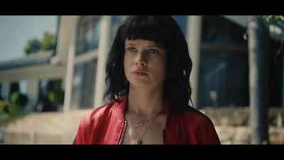 Julie, whatever happened,
it's... it's private. - Black Snow