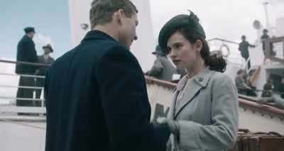 - Juliet...
- [JULIET GASPS] - The Guernsey Literary and Potato Peel Pie Society