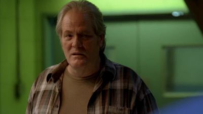 Juliet, stop the bleeding
and stitch him up. - Lost