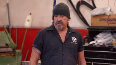 Jump in. Let's, uh... Let's see how it fits. - Car Masters: Rust to Riches
