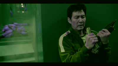 - - Jung-bae, cover me a second. - Squid Game