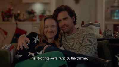 Junto a la chimenea,
las medias colgaban. - Confessions of a Christmas Letter