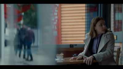 - Just a tea, please. Milk, thanks.
- Thank you. - Honour