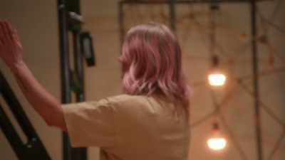 -Just a very gentle one?
-Yeah, I'll try. - How To Build a Sex Room