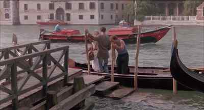 - Just across the canal, please. Over there.
- Grazie. - The Comfort of Strangers