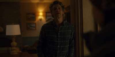 Just be quiet.
Your mom's sleeping. - The Way Home