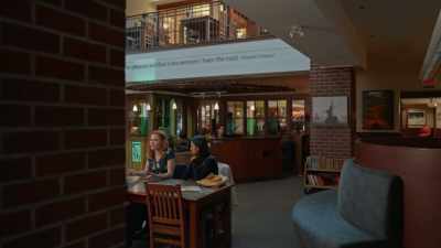 Just before
I found Emilio's body, - Aurora Teagarden Mysteries: Death at the Diner