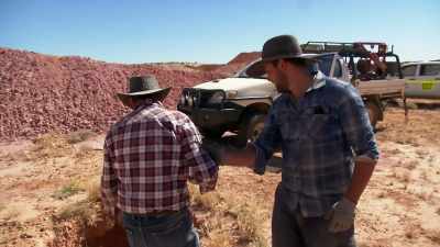 Just don't get too close.That's
a big one.Don't get too close. - Outback Opal Hunters