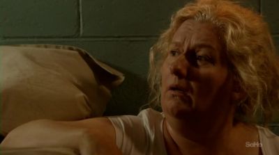 Just get her head. Get it off. - Wentworth
