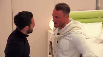 Just have a good time, man.
Smash it, all right? - Love Island