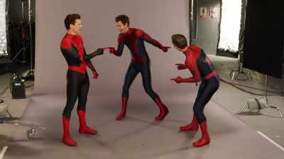 Just kind of spontaneously,
all looking at each other - Spider-Man: All Roads Lead to No Way Home