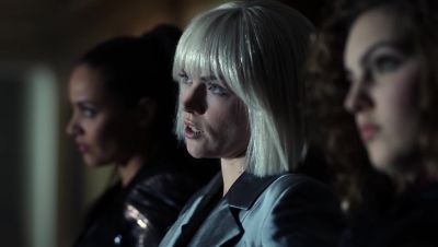 Just let us go.
You've obviously got your hands full. - Gotham