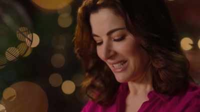 Just letting it fall - Nigella: At My Table