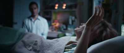 -Just listen.
-Just leave! - Daddy Issues