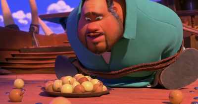 - Just look at his gut.
- It's fine, I can do it. - Dolphin Boy