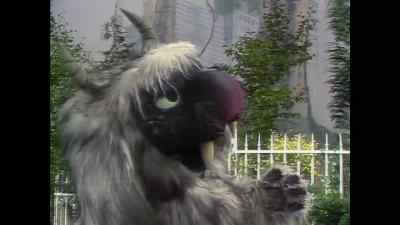 Just look at those lovely statues. - The Muppet Show